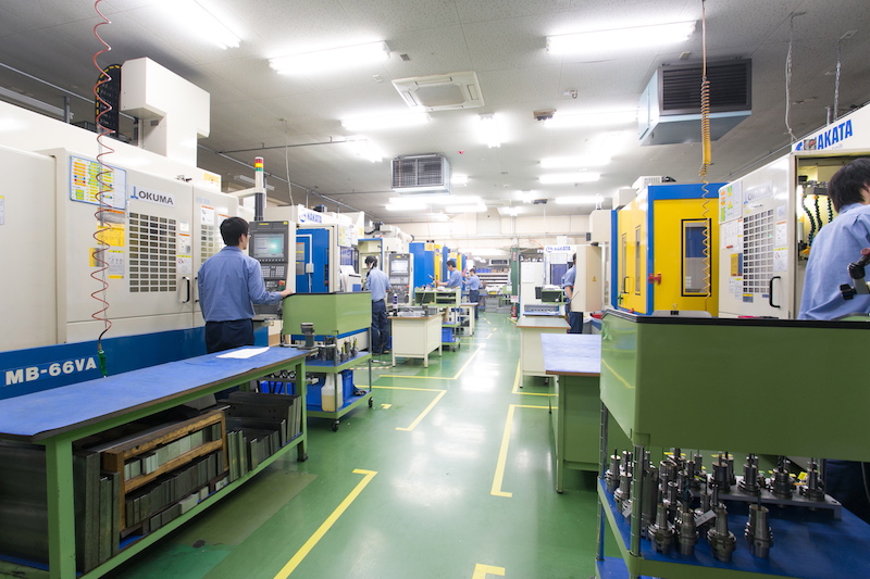 社内の生産設備風景